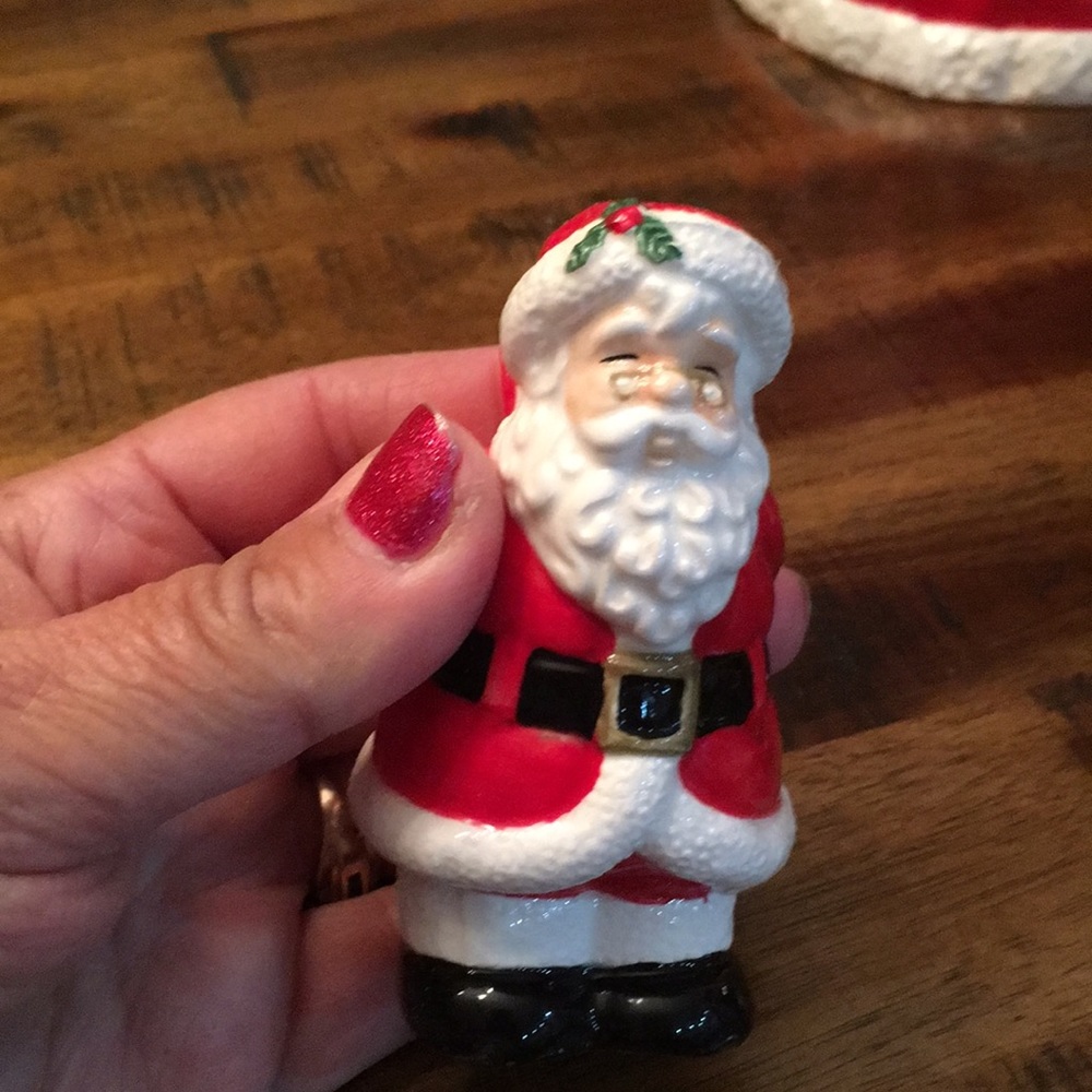 Mrs. Clause Table Top Set - Picture 4 of 7